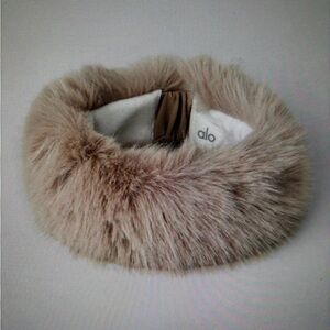Alo Yoga Faux Fur Wintersun Headband